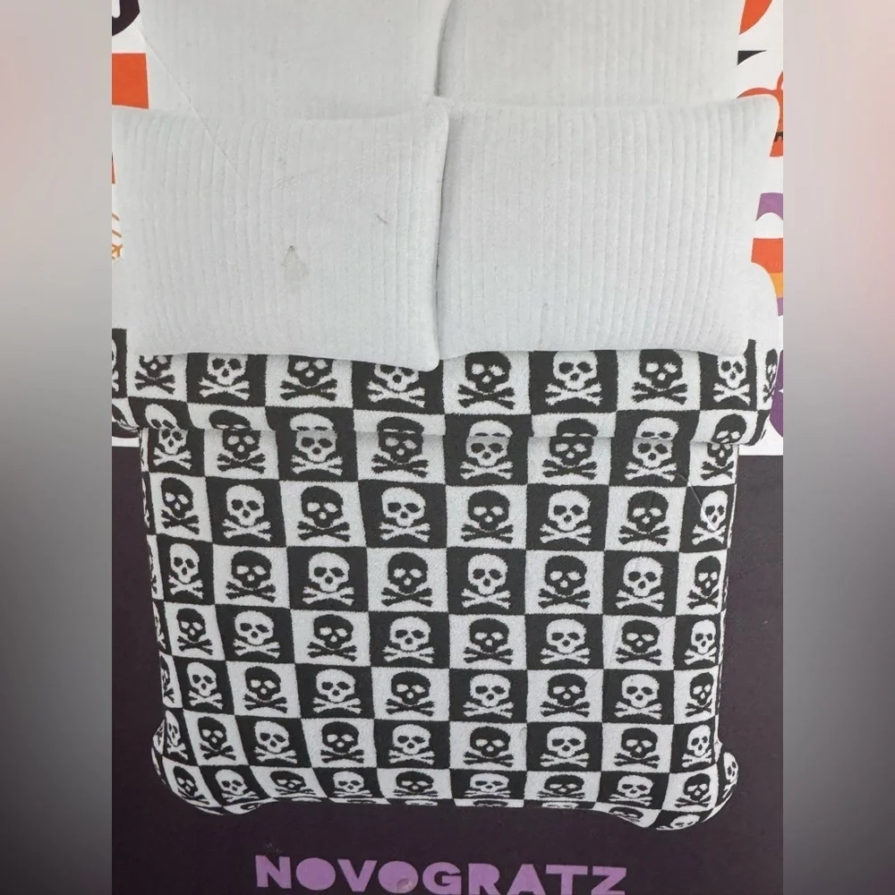 Novogratz add festive